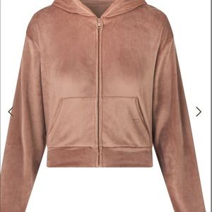 SKIMS 2 piece outfit all in Color Sienna Velour Fleece Hoodie and Joggers.